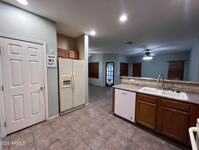 Building Photo - 1961 E Shannon St