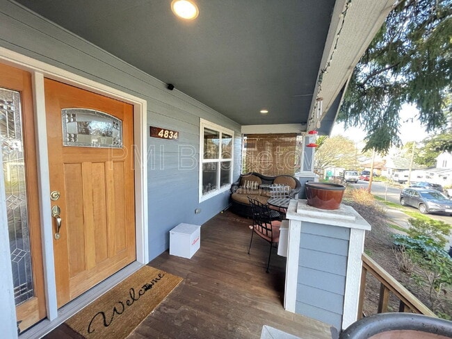 Building Photo - 4834 SE Kelly St