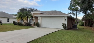 Building Photo - 461 SW Carmelite St