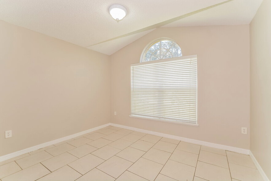 Building Photo - 5070 Silver Thistle Ln