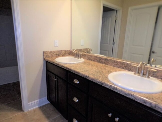 Building Photo - 5805 Maggie Rose Cir