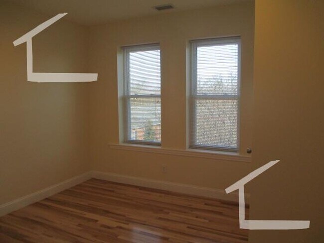 Building Photo - Central Brookline Location, Walk to BU and...