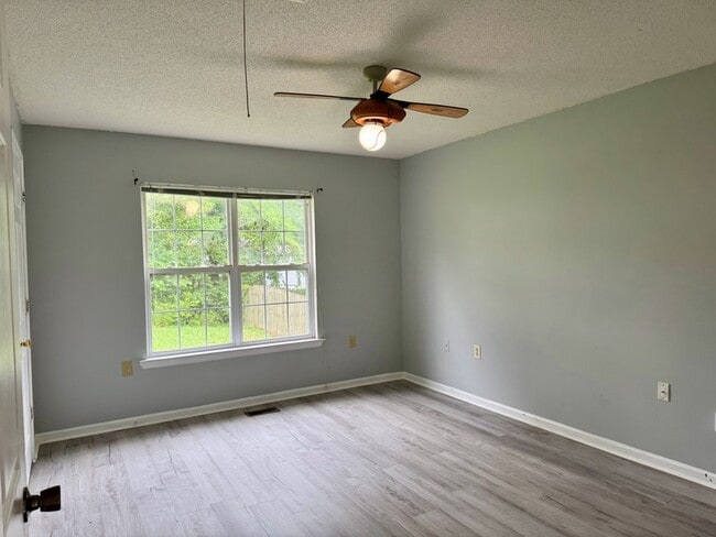 Building Photo - 3104 Sonya Dr NW