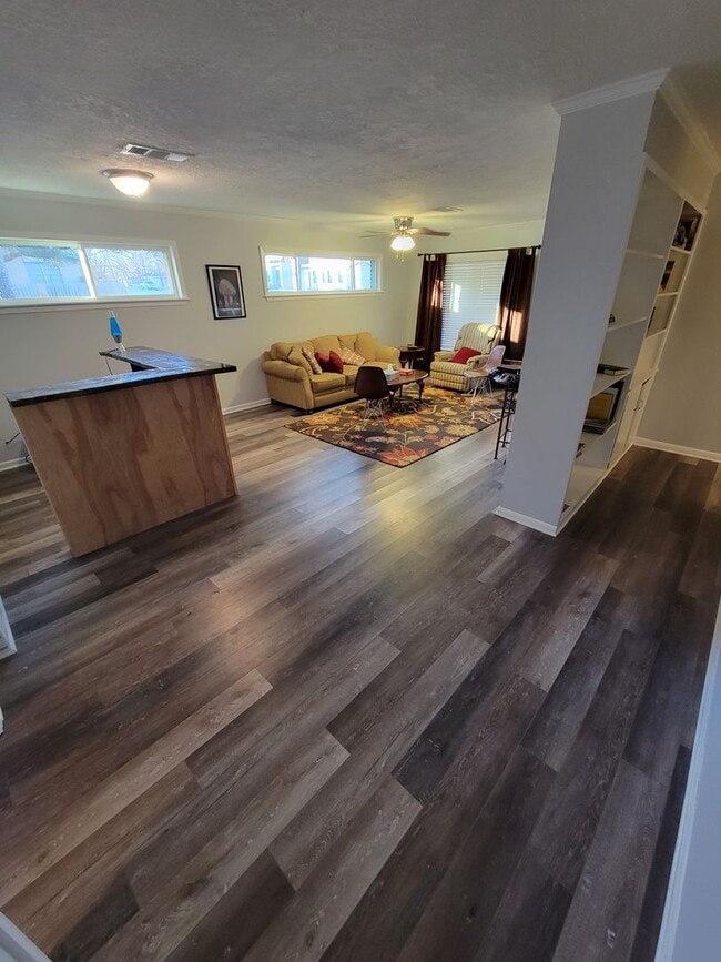 Building Photo - Bryan - 3 bed/ 2 bath / 2 car garage house with fenced back yard, near Texas A&M