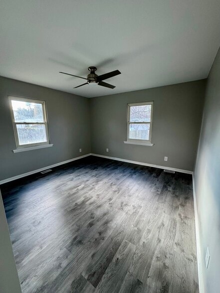 Primary Bedroom - 102 Greentree Dr