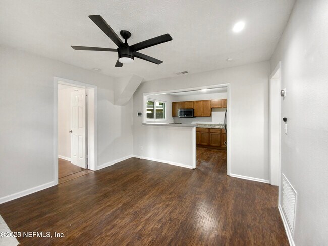 Building Photo - 2535 La Trelle Ct