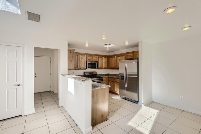 Building Photo - 2 Story with Vaulted Ceiling and All Kitchen Appliances