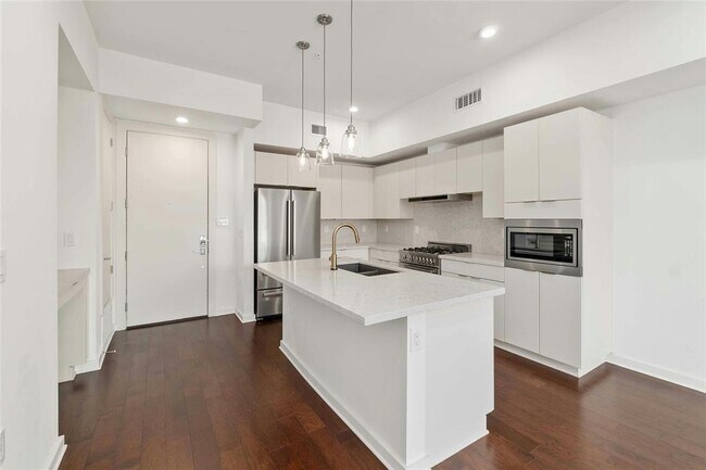 Primary Photo - 207 W Johanna St
