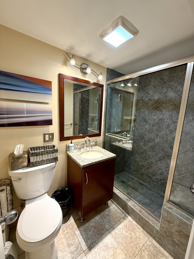 Building Photo - 803 W 48th St