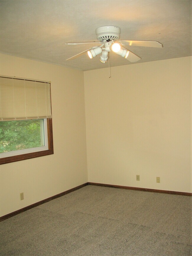Building Photo - 303 Pierce St