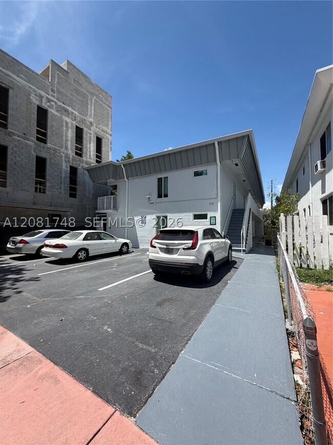 Building Photo - 208 Meridian Ave
