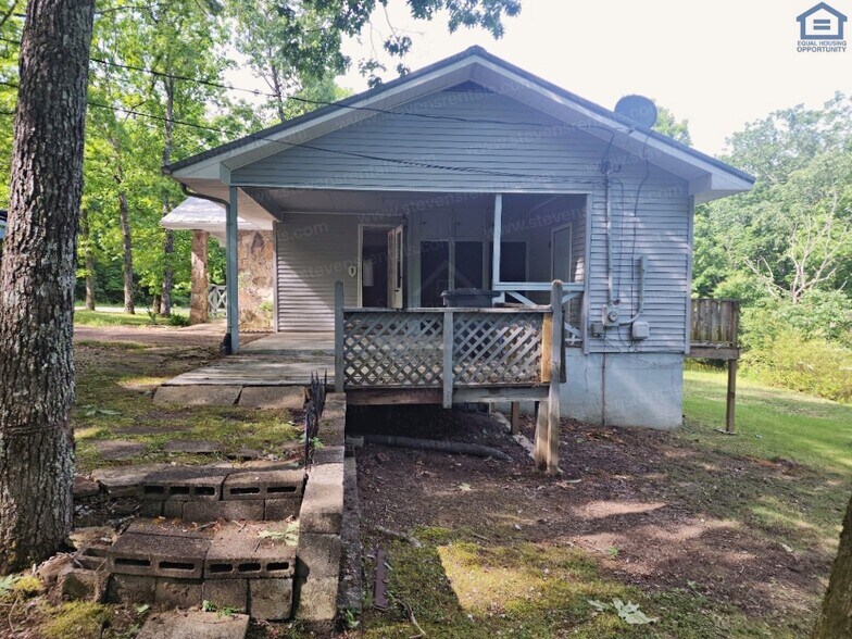Primary Photo - 163 Lakeshire Dr