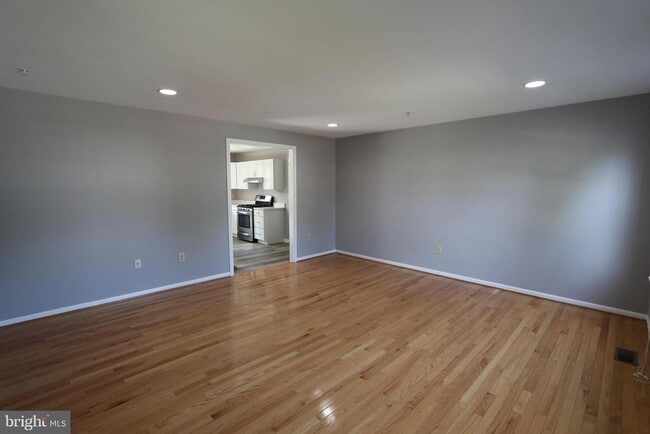 Building Photo - 5213 Zephyr Ave