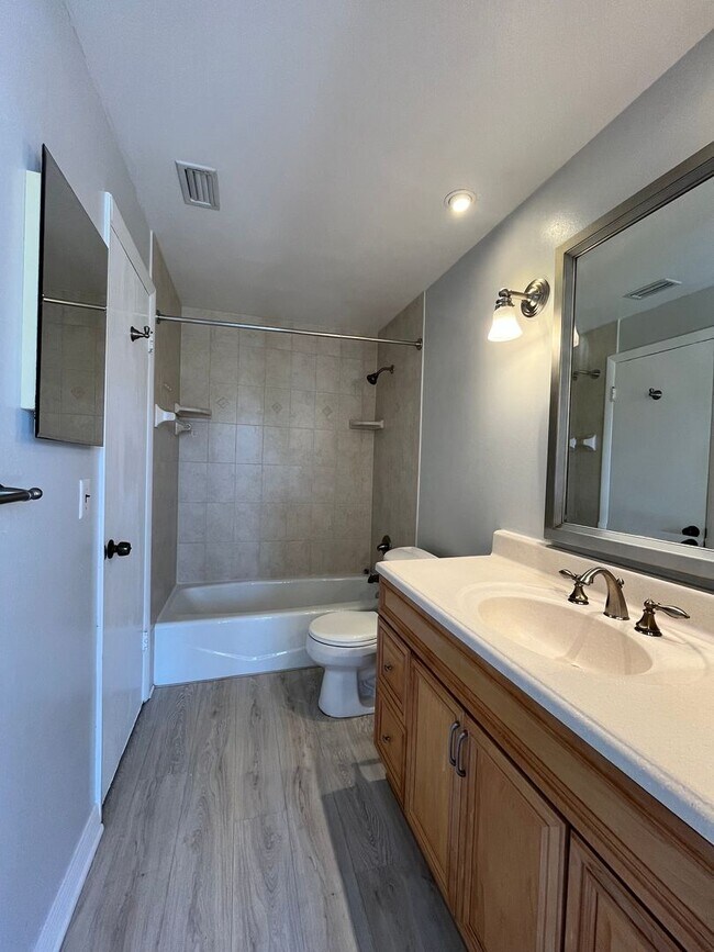 Building Photo - 415 Aruba Ct