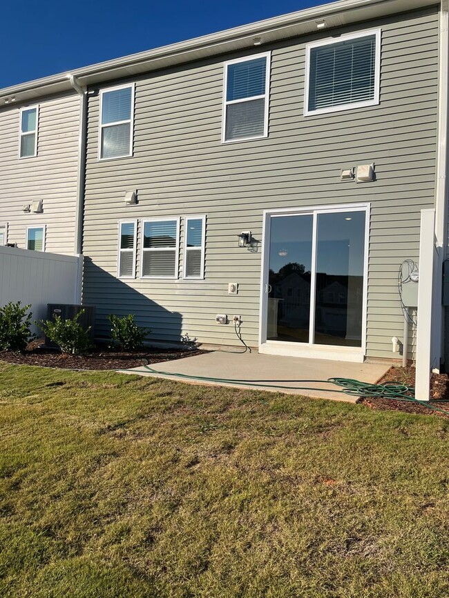 Building Photo - New Garner Townhome, Amazing Bedroom Suite...