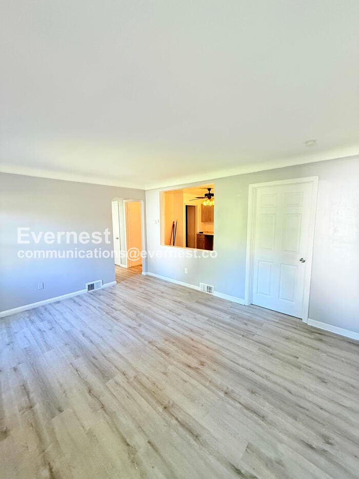 Building Photo - 5134 Hereford St