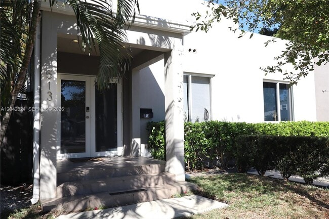 Building Photo - 513 SW 18th Ct