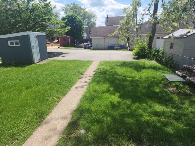 Building Photo - Great Location Conshy Apartment w/Central ...