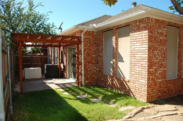 Building Photo - 1940 Pine Ridge Dr