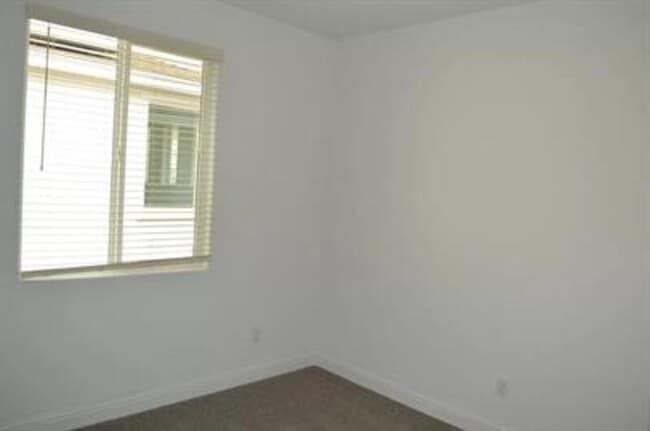 Building Photo - 2447 Quesada Dr