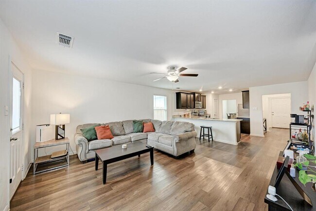 Building Photo - 132 Maywood Ln