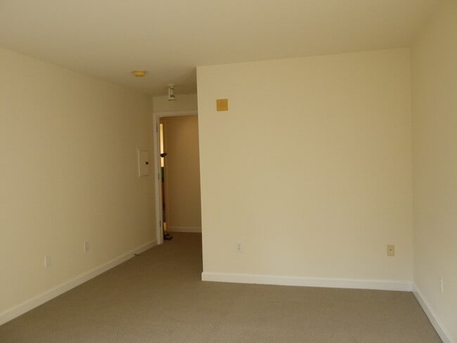 Building Photo - Spacious two bedroom, two bath corner unit condominium in North Beach