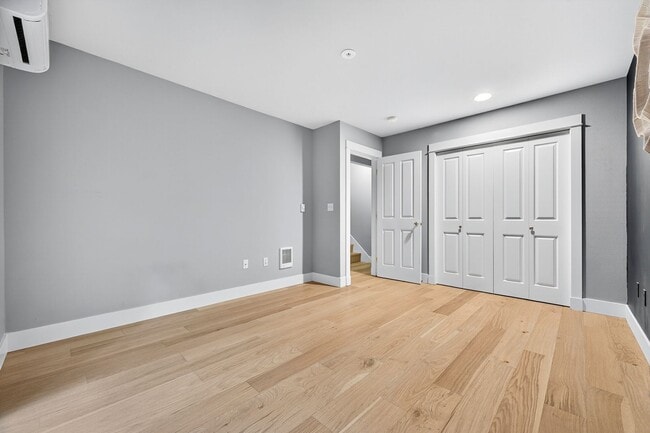 Building Photo - Charming Capital Hill Craftsman Home in Ideal Location!