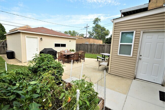 Backyard / Garden Area - 10332 Elizabeth St