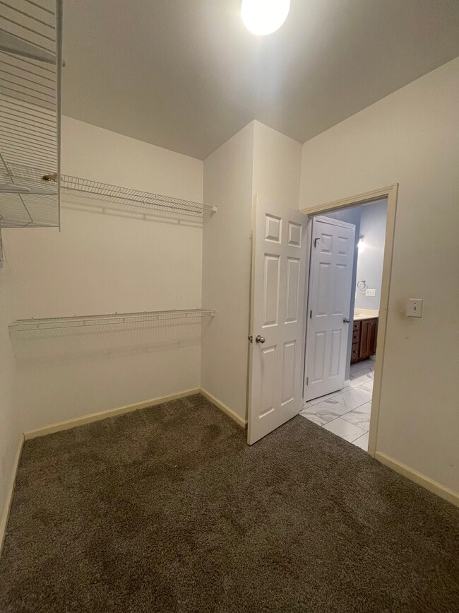 Building Photo - 237 Camden Lake Dr