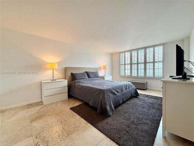 Building Photo - 5161 Collins Ave