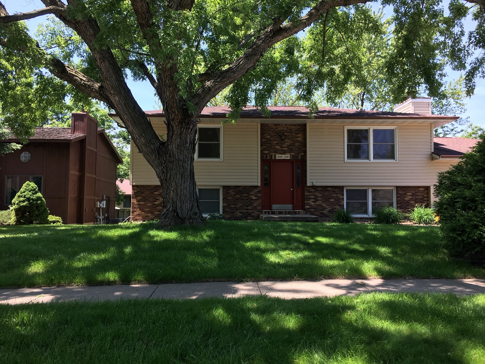 Building Photo - 1460 Eastview Dr