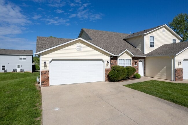 Building Photo - 5009-5011 Betty Jean Way