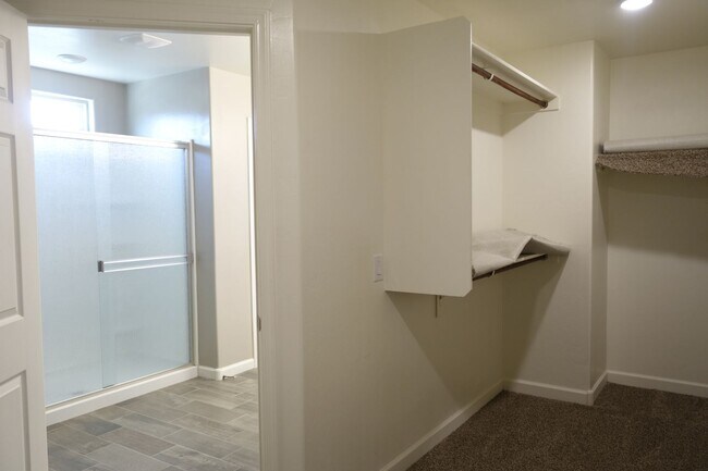 Building Photo - (Vail) Spacious 5 bedroom 3 bath house!