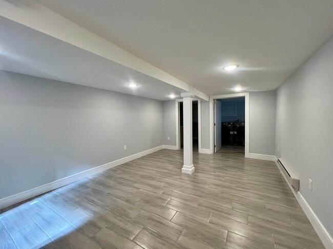 Building Photo - 46 Tuttle St