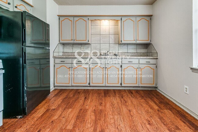 Building Photo - *COMING SOON!* 3 Bedroom/1 Bath Single Fam...