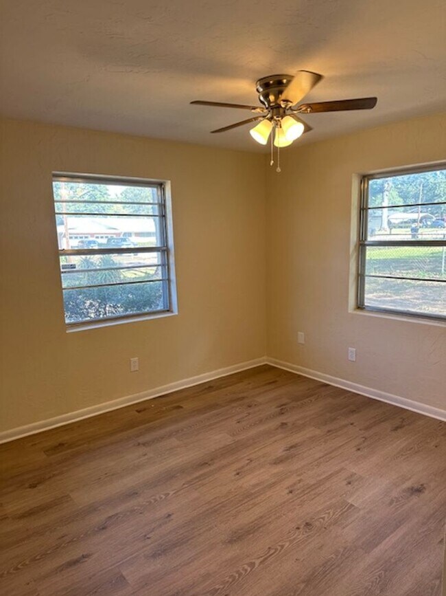 Building Photo - 4/2/1  LISD Fenced yard and pet friednly