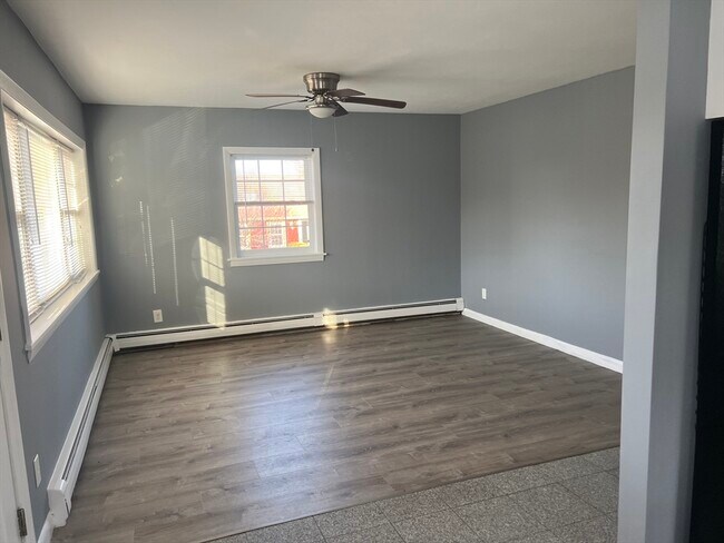 Building Photo - 52 Beach