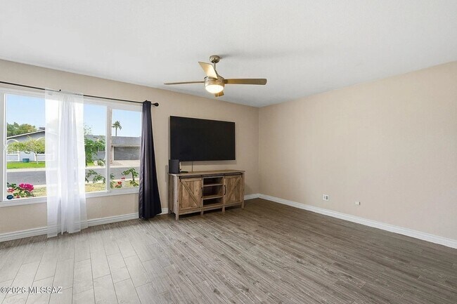 Building Photo - 4526 S Terrace Rd