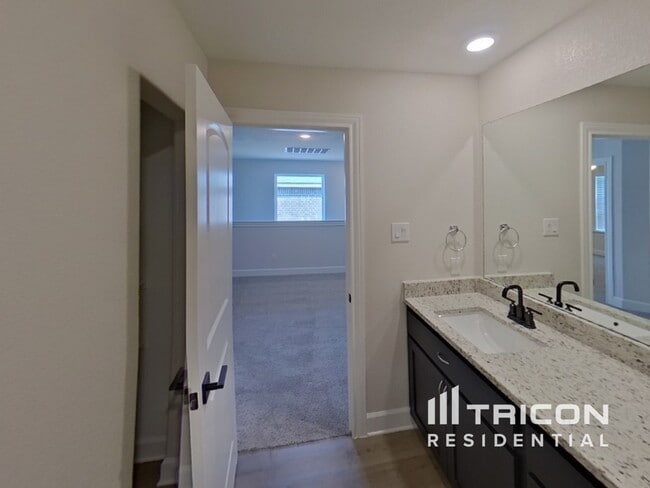 Building Photo - 1209 Bullock Dr