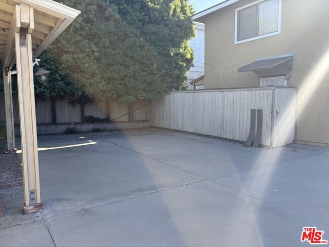 Building Photo - 2417 Andreo Ave