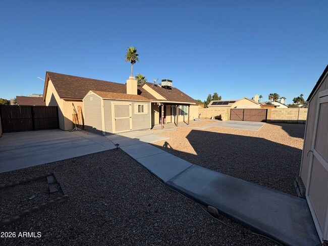 Building Photo - 5535 W Willow Ave