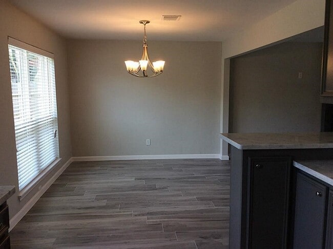 Building Photo - 3035 Mosby Dr