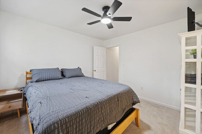 Building Photo - Park Flex Stays-Woodcroft Furnished Townho...