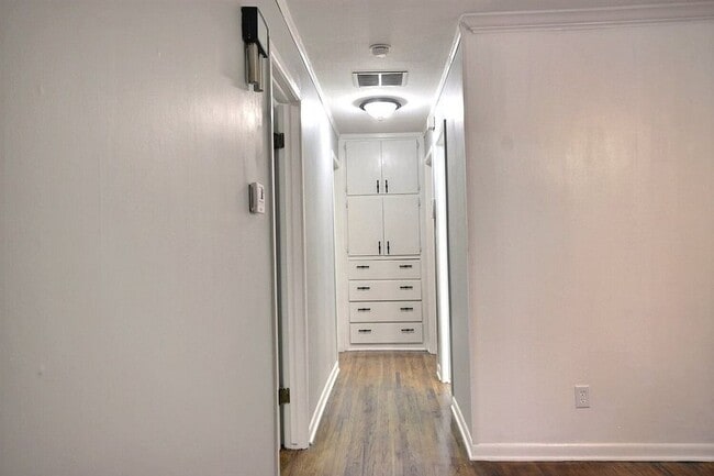 Building Photo - 8306 E Indianapolis St