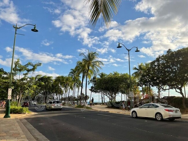 Building Photo - 2500 Kalakaua Ave