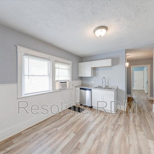 Building Photo - 1308 E Taylor St