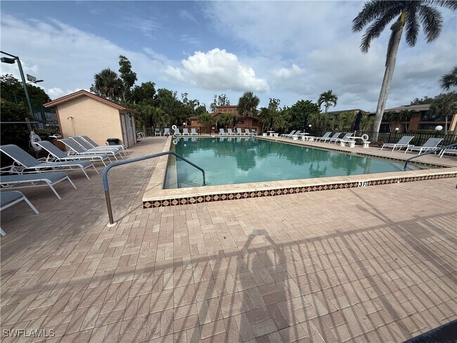 Building Photo - 6492 Royal Woods Dr