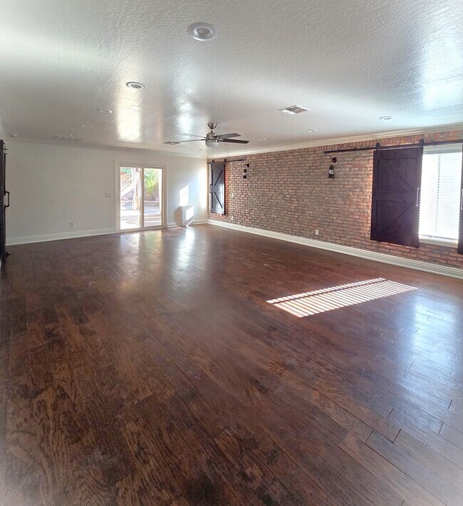 Building Photo - Stunning upgraded 4-bedroom 2-bathroom home