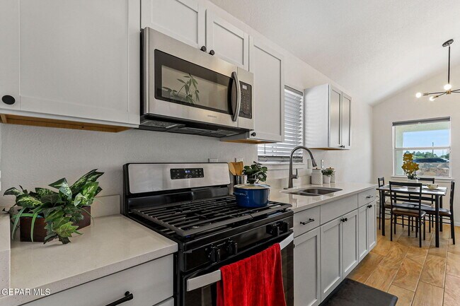 Building Photo - 3936 Tierra Arena Dr