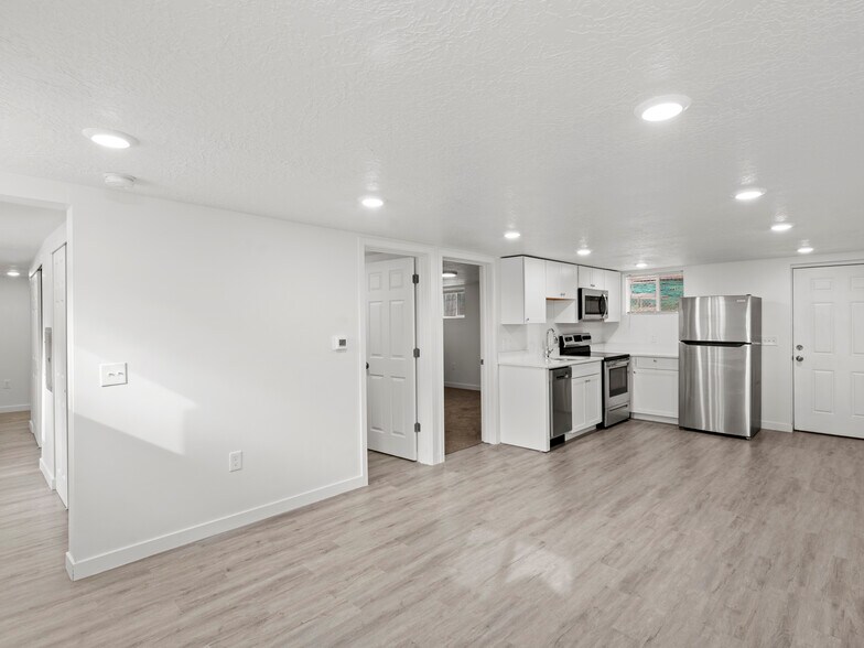 Building Photo - 915 E 1300 S